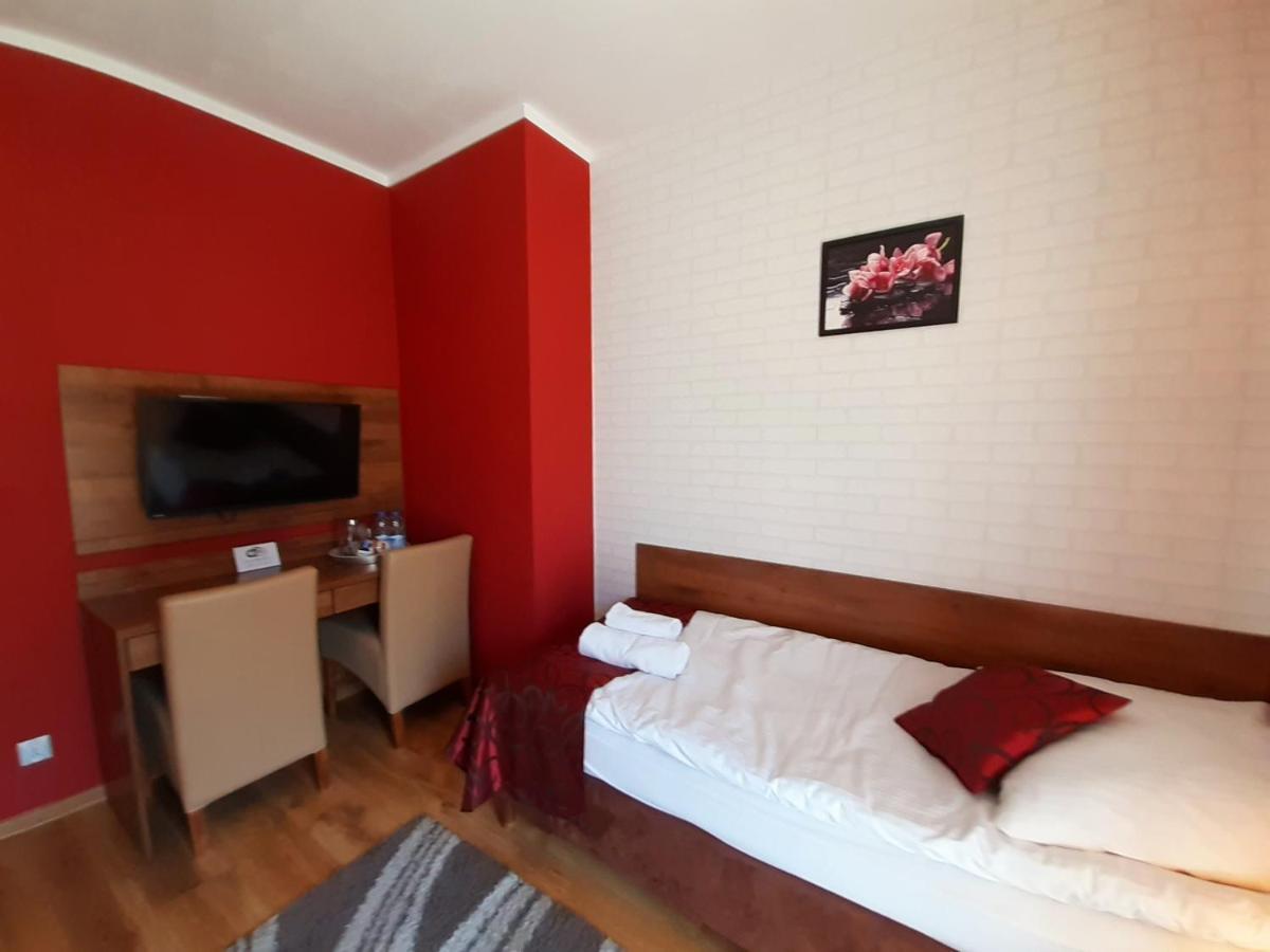 Pensjonat Zielone Wzgorze Boleslawow Stronie Slaskie Exterior photo